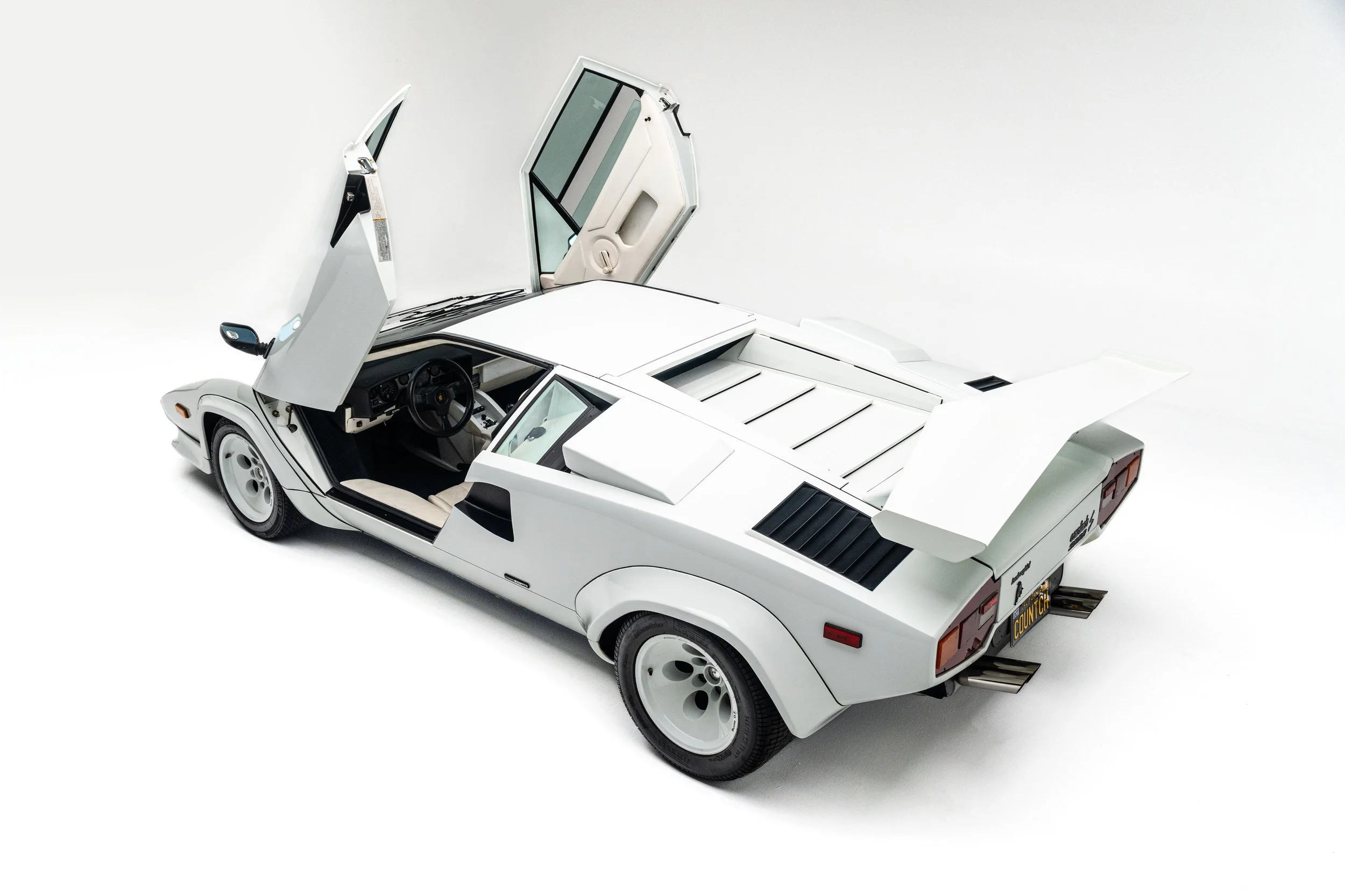 未開封 1/18 Lamborghini Countach 5000S ホワイト Lamborghini Countach LP 5000 S, white | Modelsnavigator.com